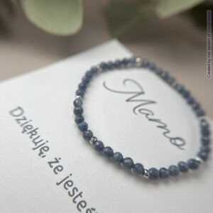 Bransoletka z szafirów przekładanych hematytami – idealna na Dzień Matki