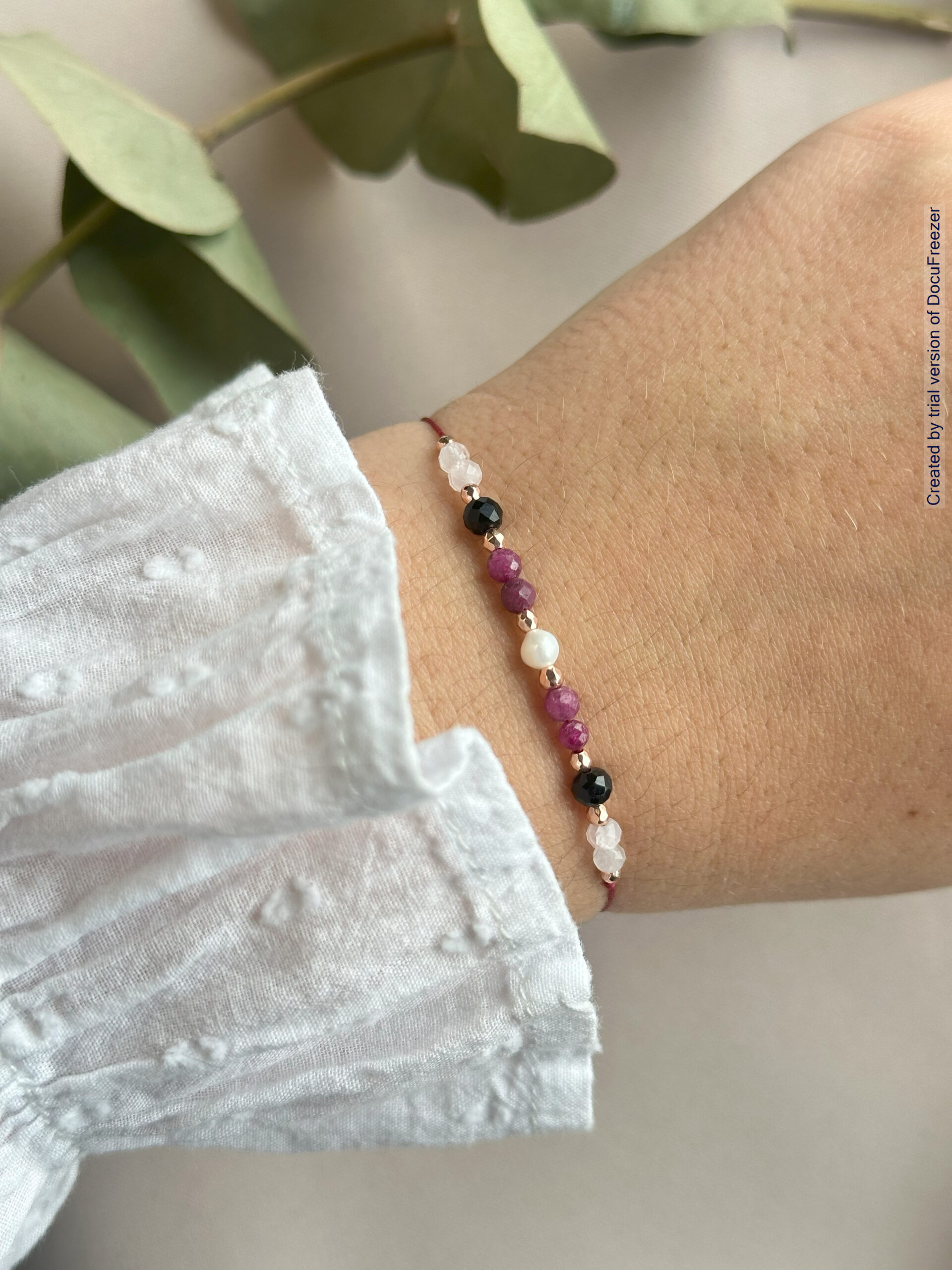 Bransoletka z rubinem, czarnym turmalinem, kwarcem różowym i perełką na wytrzymałej nitce – idealna na Dzień Matki - obrazek 3